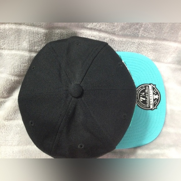 Mitchell & Ness Black and Teal San Antonio Spurs Fitted Hat - Picture 5 of 8